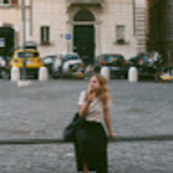 Meet your Posher, Laura - Picture 1 of 1